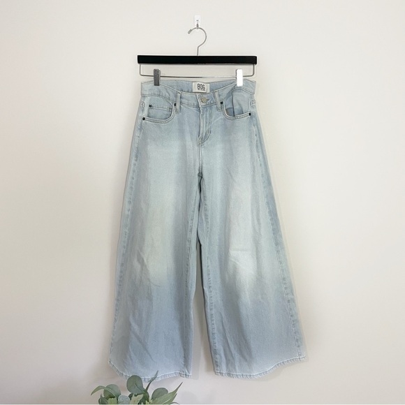 [BDG] Light Wash Wide Leg Casual Everyday Trendy Denim Jeans - Picture 1 of 7